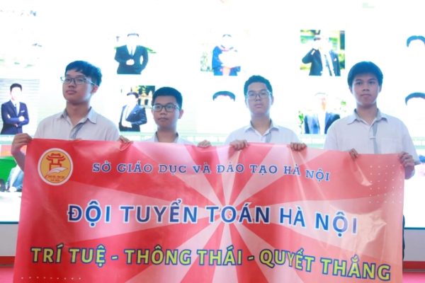 Hà Nội: 3 học sinh lớp 10 vào đội tuyển quốc gia