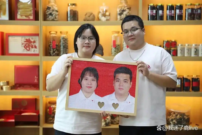Vợ chồng Caiyu. Ảnh: World Journal