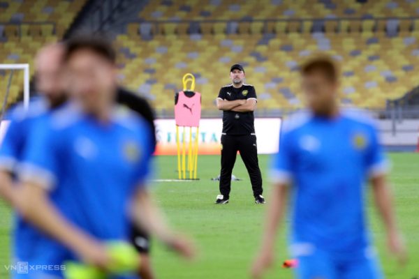 HLV Malaysia “vạ miệng” về án phạt FIFA: Rắc rối leo thang
