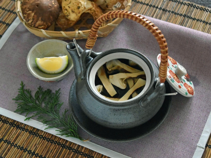 Món súp dobin mushi nấu từ nấm thông. Ảnh: Kiwamino