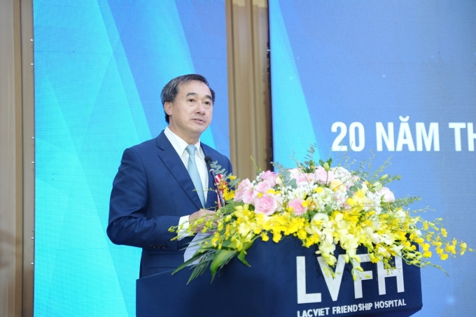 Thứ trưởng Bộ Y tế Trần Văn Thuấn phát biểu tại buổi lễ. Ảnh: Bệnh viện cung cấp