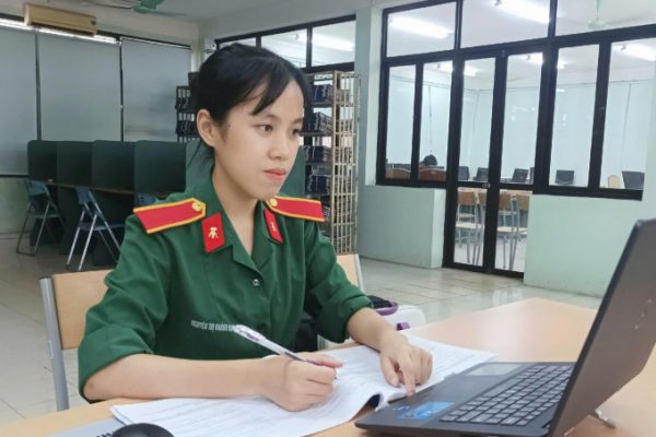 Nữ sinh Học viện Kỹ thuật Quân sự đạt giải Khoa học Công nghệ