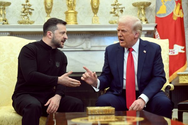 Zelensky: Ba bước thay đổi phong cách ăn mặc ấn tượng