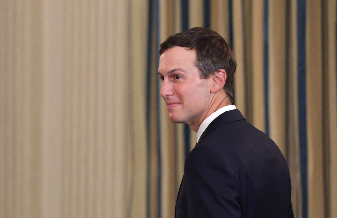 Jared Kushner tới buổi họp báo chung giữa Tổng thống Donald Trump và Thủ tướng Benjamin Netanyahu tại Nhà Trắng ngày 29/9. Ảnh: AFP