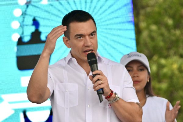 Ecuador: Vụ tấn công xe Tổng thống là âm mưu ám sát