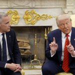 Ông Trump tăng thuế 10% lên hàng hóa Canada: Phản ứng thương mại?