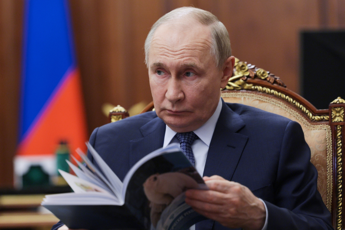 Tổng thống Nga Vladimir Putin tham dự một cuộc họp tại Điện Kremlin hôm 21/10. Ảnh: AP