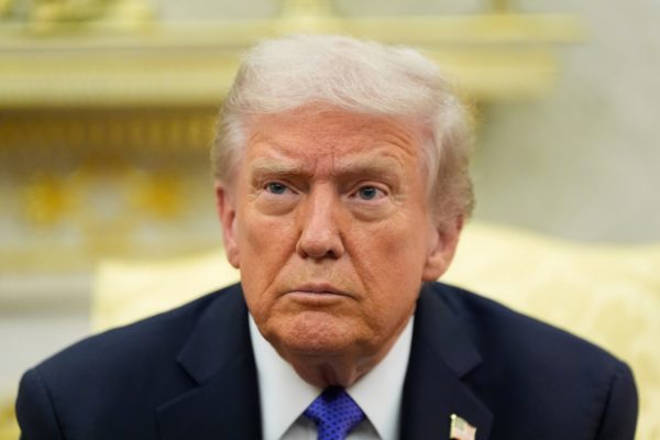 Điện đàm chấn động: Vì sao Trump đảo ngược lệnh trừng phạt Nga?