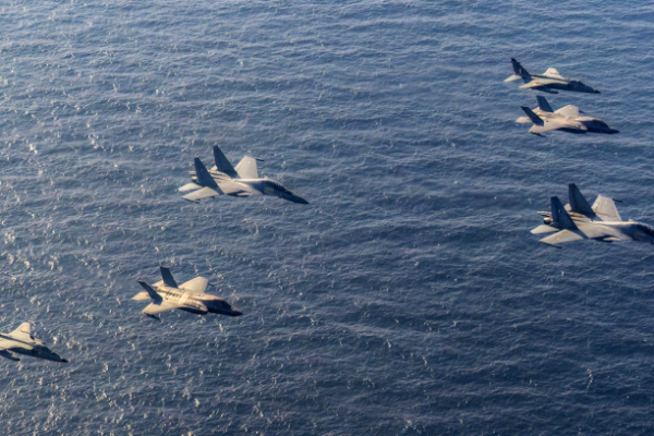 Su-30 Ấn Độ đấu F-35 Anh: Diễn tập cận chiến nảy lửa