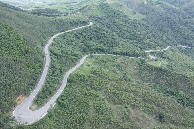 Đèo An Khê với nhiều đường cua khúc khủy, độ dốc cao. Ảnh: Trần Hoá