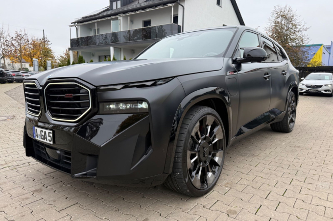 Xe sang hiệu suất cao BMW XM động cơ hybrid tại Đức. Ảnh: Earl Karanja