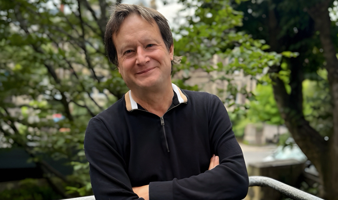 Chân dung tác giả Bruce Hood. Ảnh: Clever Magazine