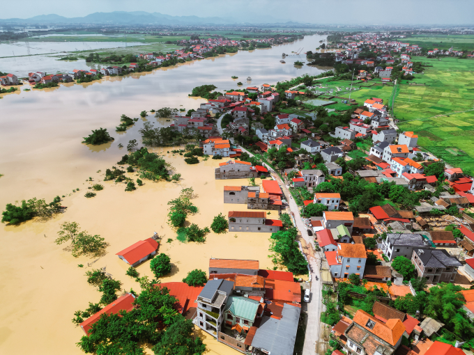Đê tả Cầu ở xã Hợp Thịnh, tỉnh Bắc Ninh, xảy ra sự cố tràn ngày 8/10. Ảnh: Văn Tĩnh