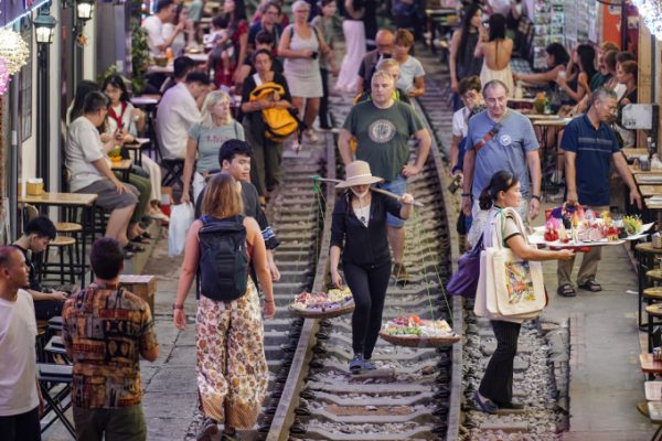 Du lịch Việt tăng trưởng: Nỗi lo “chặt chém” vẫn còn đó