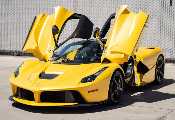 Siêu xe hybrid Ferrari LaFerrari. Ảnh: Shafik Ssemanda