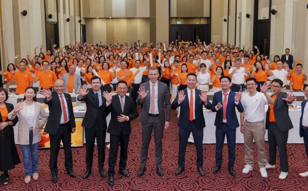 FWD Mở Rộng Mô Hình Tổng Đại Lý Bảo Hiểm: Phát Triển Mạnh Mẽ