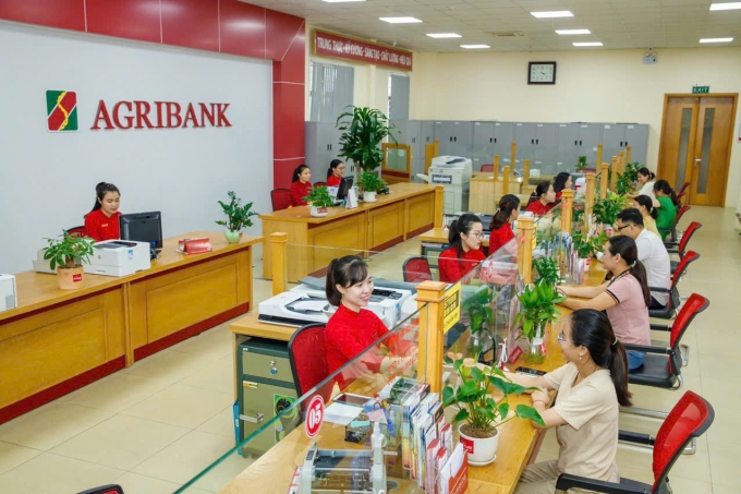Khách hàng chịu ảnh hưởng bởi bão lũ có thể đến các chi nhánh Agribank để hưởng ưu đãi. Ảnh: Agribank