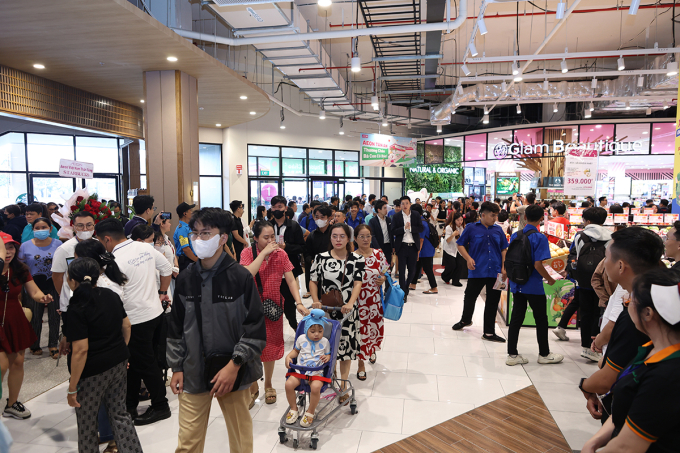 Hàng nghìn lượt khách đến AEON Tân An tham quan mua sắm mỗi ngày. Ảnh: AEON Tân An