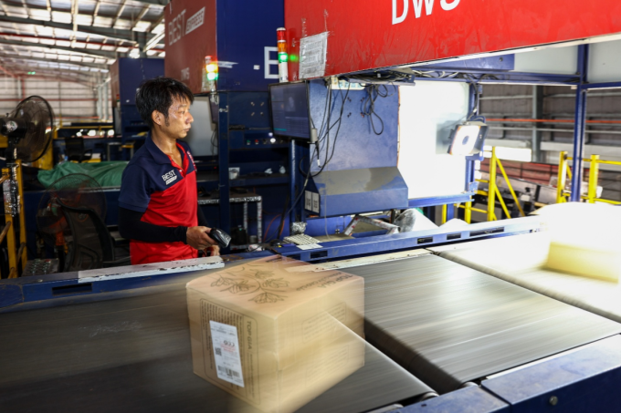 Hàng hóa được cân đo kiểm tra tự động nên đảm bảo tối đa độ chính xác phân loại. Ảnh: BEST Express