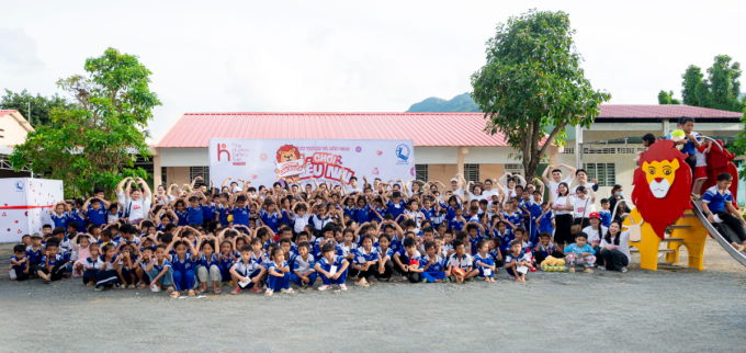 Lễ khánh thành sân chơi mới tại Trường Tiểu học Lê Trì, xã Tri Tôn, An Giang. Ảnh: Generali