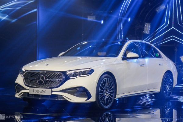 Mercedes E-Class Mới: Ra mắt tại Việt Nam, Giá từ 3.2 Tỷ