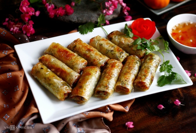 Các món ăn rán bằng mỡ lợn thường có màu sắc và hương vị hấp dẫn hơn so với dầu ăn. Ảnh: Bùi Thủy