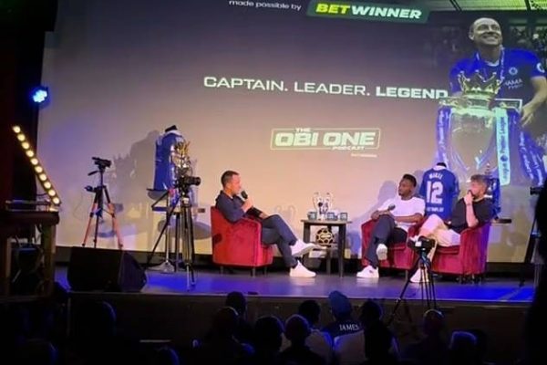 Terry: Phẫn nộ với những gì Abramovich phải chịu đựng