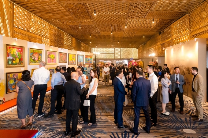 Khách hàng, đối tác tham gia sự kiện kỷ niệm 30 năm thành lập công ty. Ảnh: Việt Hương