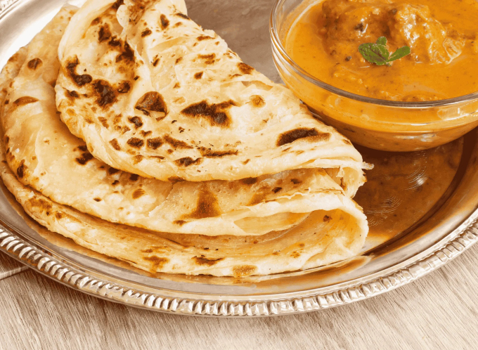 Món bánh mì dẹt roti canai của Malaysia. Ảnh: delishglobe