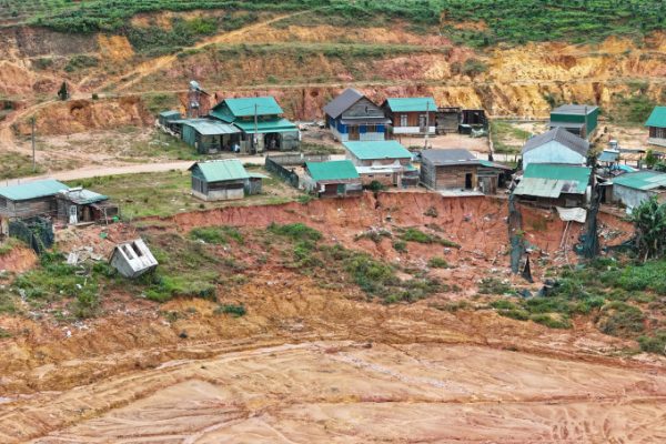 Lâm Đồng: Sạt lở đất đe dọa khu tái định cư