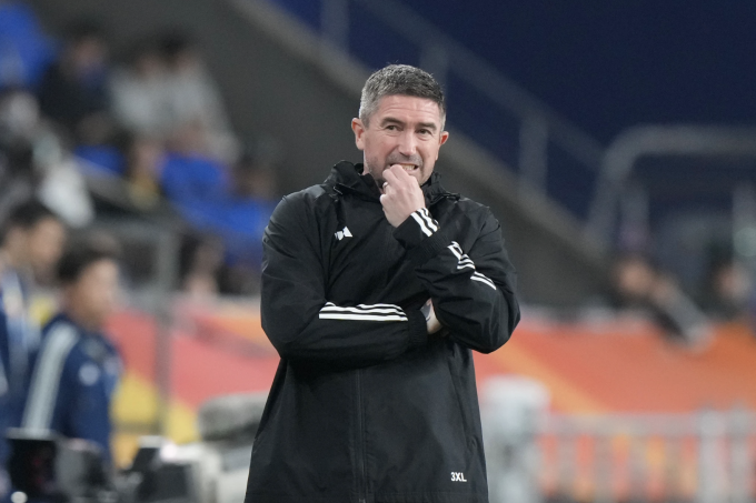 HLV Harry Kewell trong trận  Ulsan Hyundai thắng Yokohama F. Marinos 1-0 tại bán kết lượt đi AFC Champions League 2023-2024, ở sân Ulsan Munsu, Hàn Quốc, vào ngày 17/4/2024. Ảnh: AP