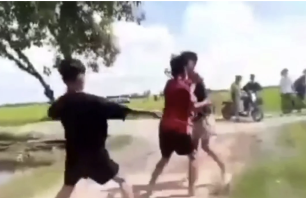 Nam sinh lớp 9 dùng gậy ba khúc đánh bạn nhập viện: Bạo lực học đường