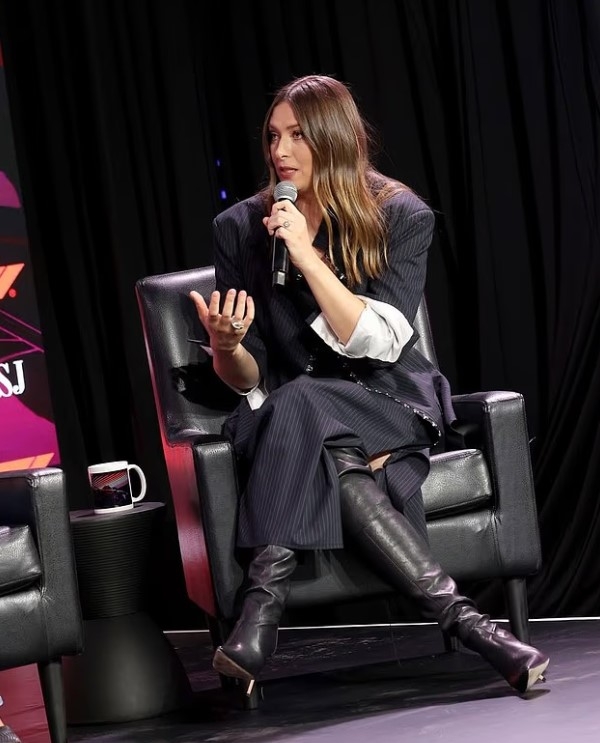 Maria Sharapova phát biểu tại Hội nghị Bloomberg Power Players ở New York, Mỹ. Ảnh: Instagram / Maria Sharapova