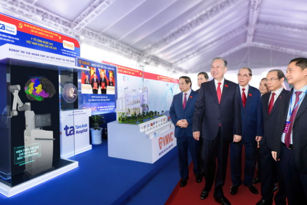 Tâm Anh: Robot đột phá tại triển lãm công nghệ chiến lược