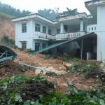 Quảng Ngãi: Sạt lở đe dọa trạm y tế, trường học, trụ sở
