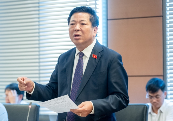 Ông Trần Hồng Minh, Bộ trưởng Xây dựng phát biểu tại phiên thảo luận tổ, sáng 22/10. Ảnh: Media Quốc hội