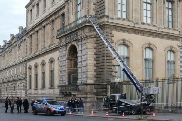 Vụ cướp Louvre: Lỗ hổng an ninh và báu vật bị đánh cắp