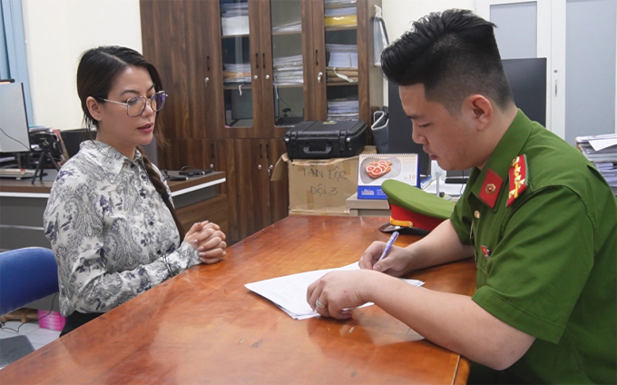 Trương Ngọc Ánh bị cảnh sát lấy lời khai. Ảnh: Công an TP HCM