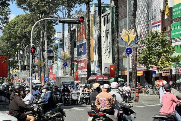 Đèn chữ thập đỏ ở giao lộ: Ý nghĩa và lý do
