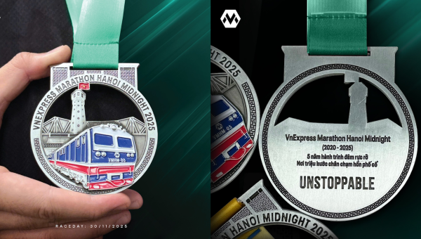 Runner đường sắt tự hào với huy chương VnExpress Marathon Hà Nội
