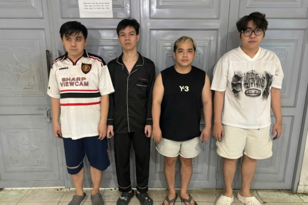 Bóc phốt: Quán bar lén lút bán bóng cười lúc nửa đêm