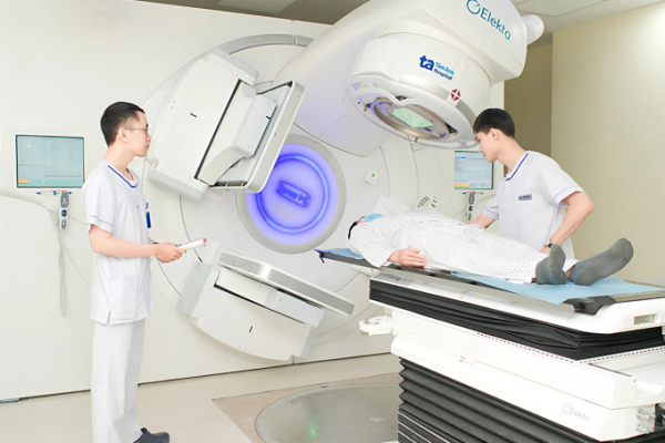 Xạ trị liều kép và liệu pháp miễn dịch trong điều trị ung thư