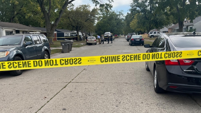 Cảnh sát tại hiện trường vụ nổ súng. Ảnh: WTHR