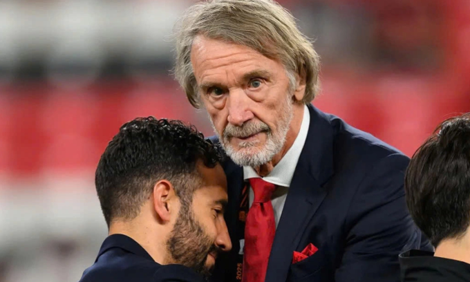 Tỷ phú Jim Ratcliffe và HLV Ruben Amorim sau trận chung kết Europa League trên sân San Mames, thành phố Bilbao, tỉnh Biscay, xứ Basque, Tây Ban Nha, tối 21/5/2025. Ảnh: Alamy