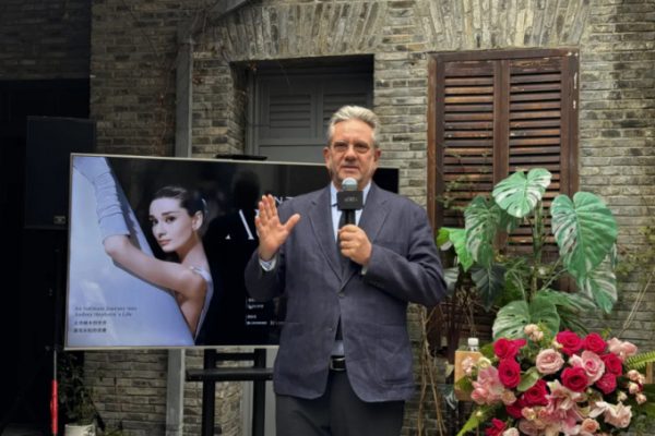 Con trai Audrey Hepburn thắng kiện bản quyền tại Trung Quốc