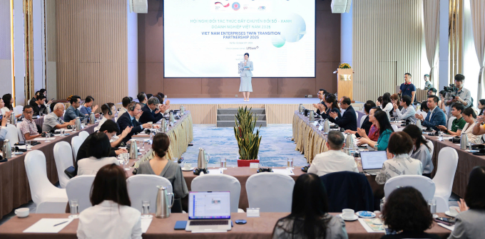 Toàn cảnh hội nghị Đối tác thúc đẩy chuyển đổi số - xanh doanh nghiệp Việt Nam 2025. Ảnh: LPBank