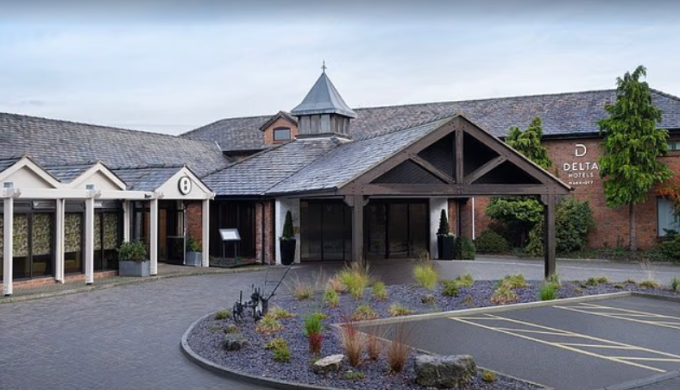 Antony ở khách sạn Delta Hotels Manchester Airport Marriott khi bị Man Utd cách ly khỏi đội một. Ảnh: TripAdvisor