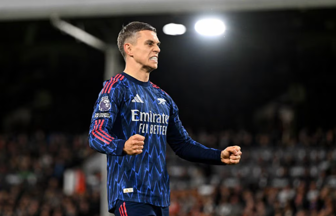 Leandro Trossard mừng bàn duy nhất của trận. Ảnh: Arsenal FC
