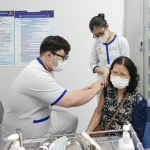 Vaccine ngừa bệnh: Bảo vệ sức khỏe khi người thân bệnh nặng