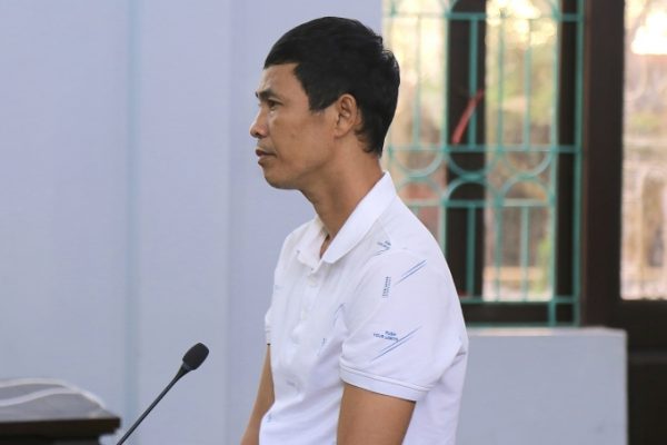 Miễn trách nhiệm hình sự cho người bán gà lôi trắng